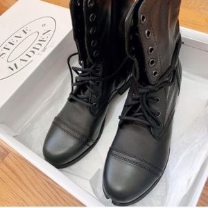 Steve Madden troopa boots in black